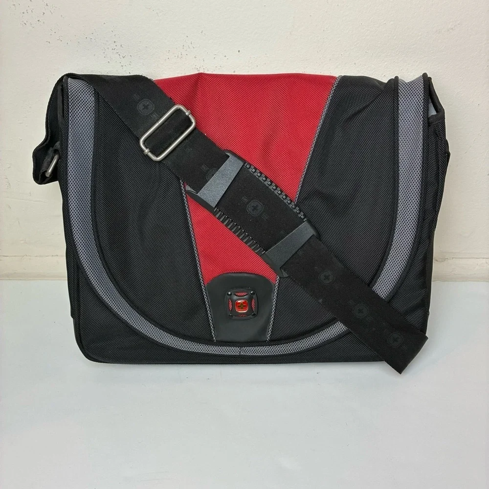 Swiss Gear Messenger/Laptop Bag by Wenger